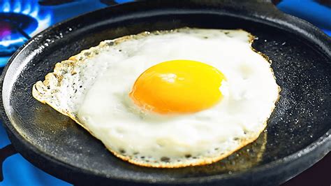 Should you fry eggs in butter or oil?