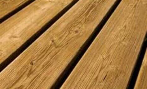 Should you leave a gap between deck boards?
