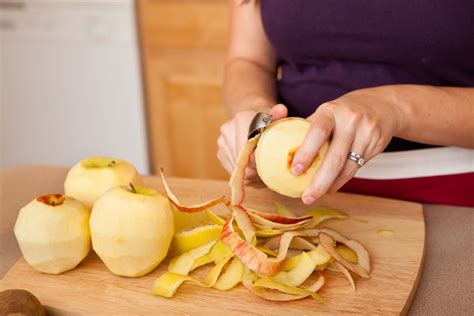 Should you peel an apple or not?