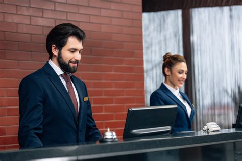 Should you tip hotel front desk?