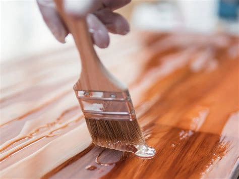 Should you varnish before oil wash?