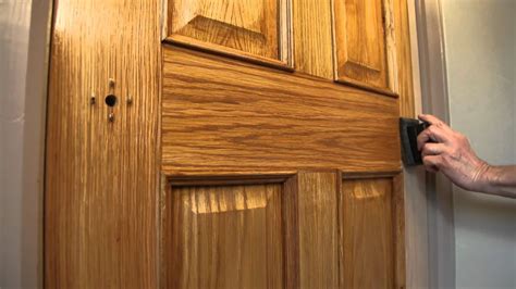 Should you varnish wooden doors?