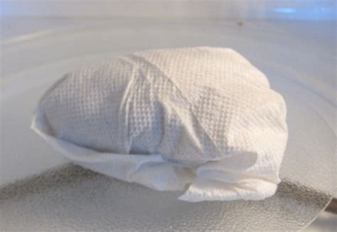 Should you wrap a potato in a paper towel in the microwave?