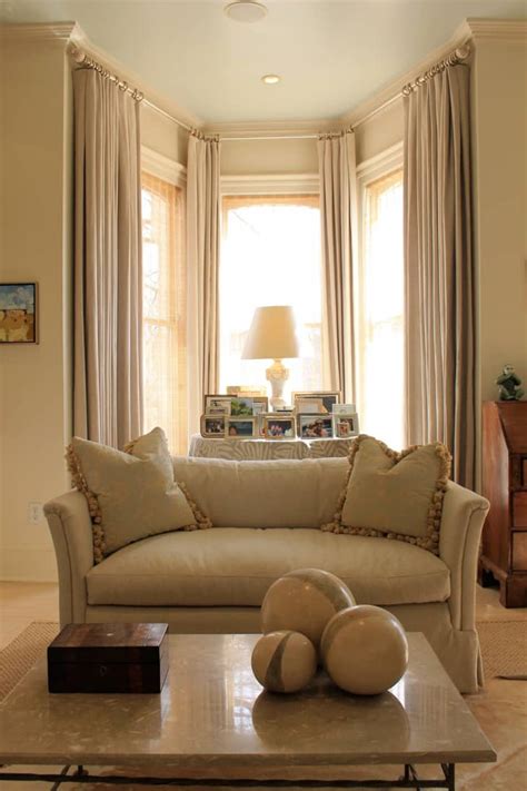 Should your curtains be the same color as your couch?