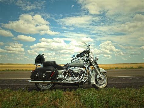 Should your passenger lean with you on a motorcycle?