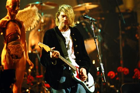 Was Kurt Cobain Left Handed?
