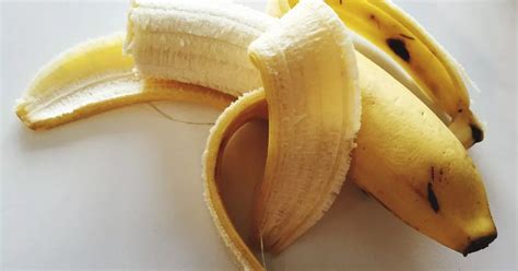 What Cannot be eaten with banana?