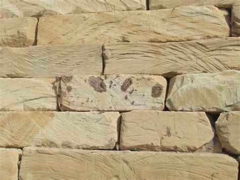 What are 2 uses of sandstone?