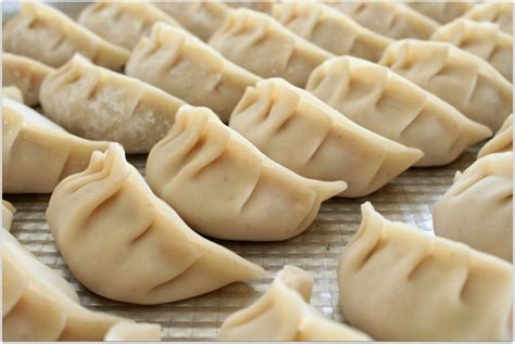 What are Chinese dumplings made of?