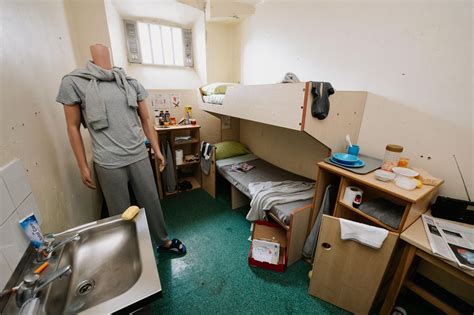 What are prisoners allowed to have in jail UK?