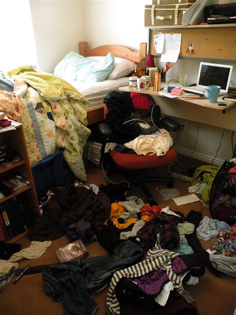 What are the benefits of a dirty room?