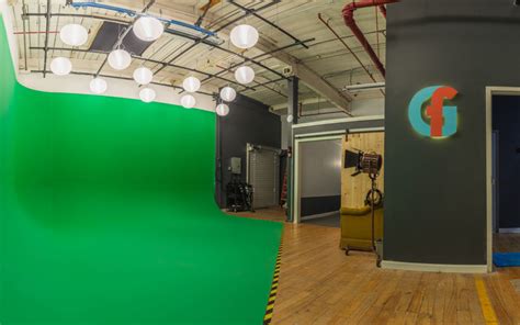 What are the benefits of a green screen?