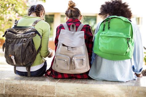 What are the benefits of backpacks in school?