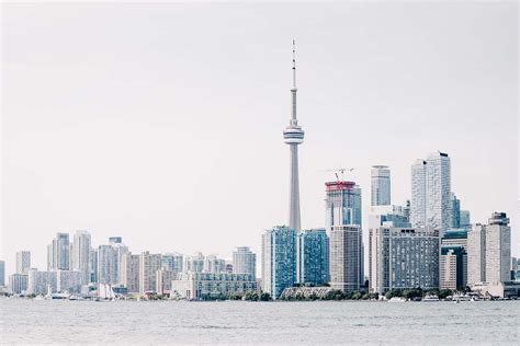 What are the benefits of living in Toronto?