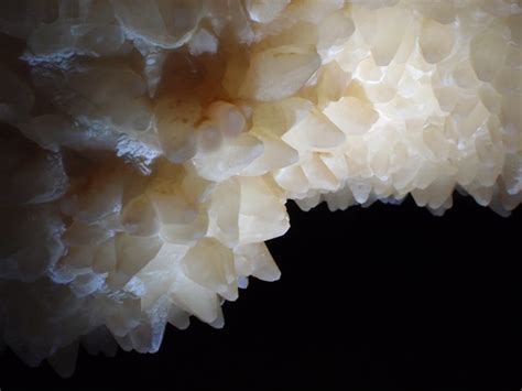 What are the calcite crystals in Jewel Cave?