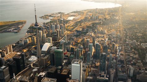 What are the cons of living in downtown Toronto?