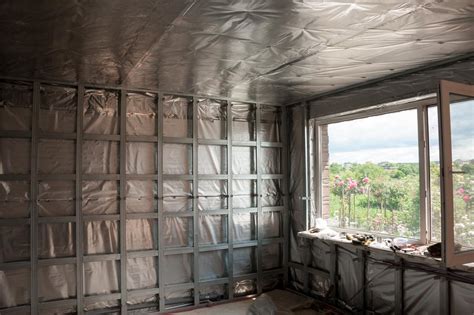 What are the disadvantages of bubble wrap insulation?