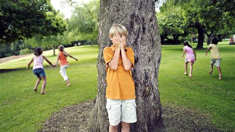 What are the elements of hide and seek?