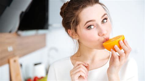 What are the negative effects of eating too many oranges?