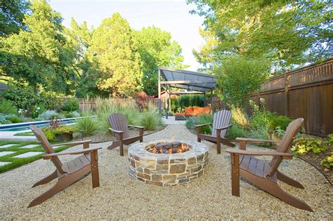 What are the pros and cons of a gravel patio?