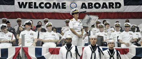 What are the qualifications to join the Navy?