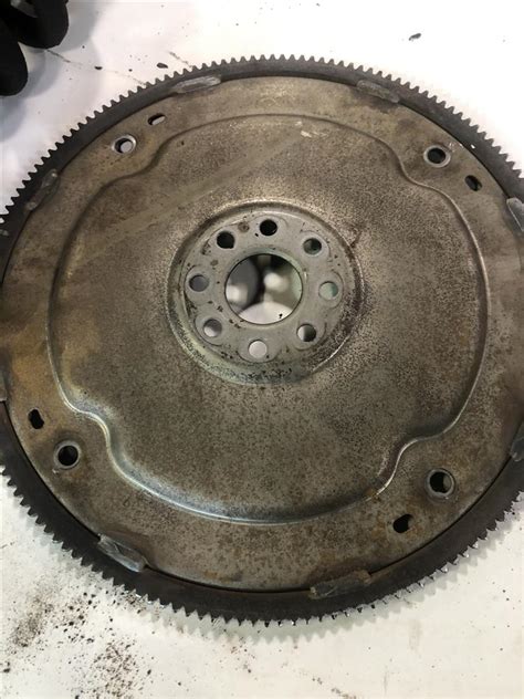 What are the signs of a bad flywheel?