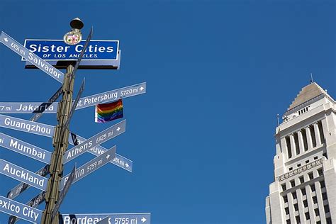 What are the sister cities of Hamburg?