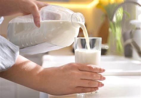 What are the symptoms of bad milk?