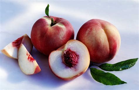 What are the three types of peaches?