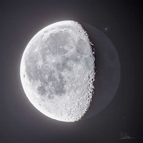 What are three facts about the waning gibbous moon?