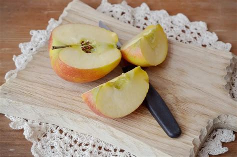 What can I use instead of lemon juice to keep apples from turning brown?