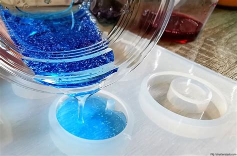 What can dissolve UV resin?