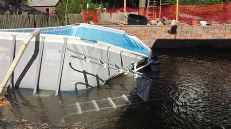 What causes a pool to collapse?