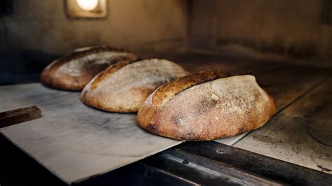 What causes crispy bread to become soft or soggy?