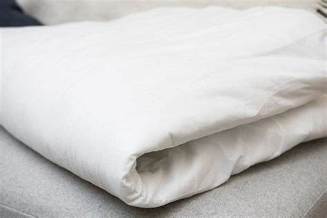 What causes static in bed sheets?
