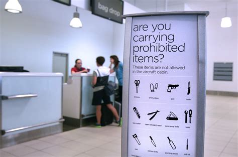 What clothes are not allowed in airport?