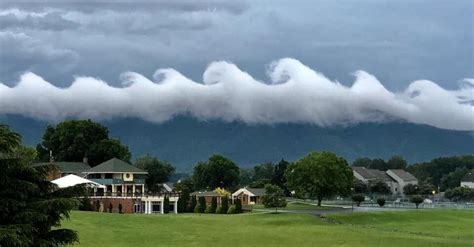 What clouds look like mountains?