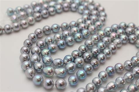 What color are Akoya pearls?