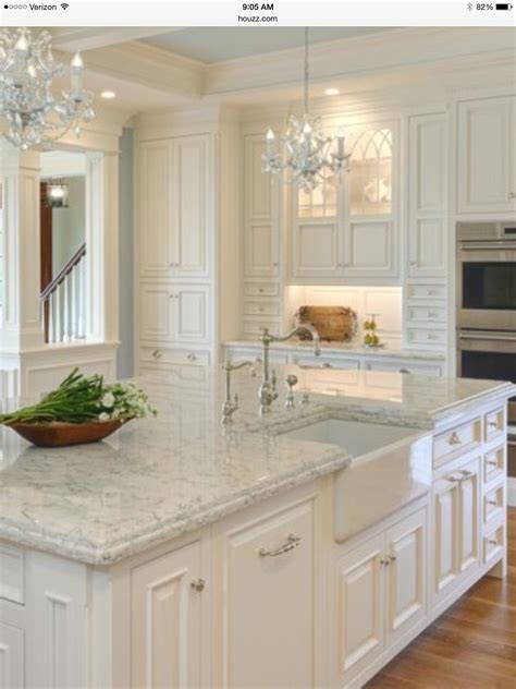 What color countertops go with white cabinets in kitchen?