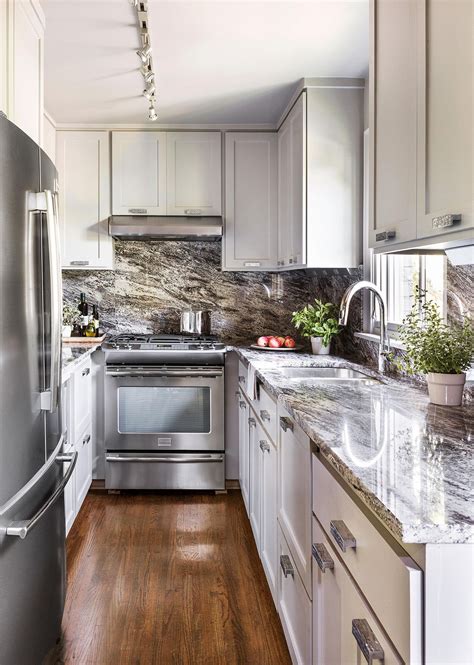What color countertops make kitchen look bigger?