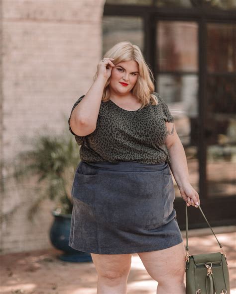 What color looks best on plus size woman?