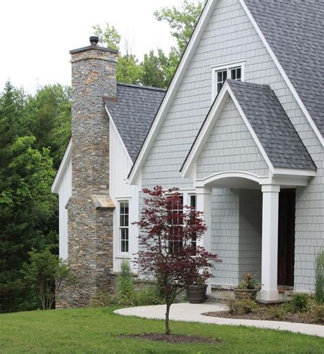 What color roof goes with gray siding?