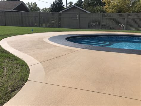 What color should a pool deck be?