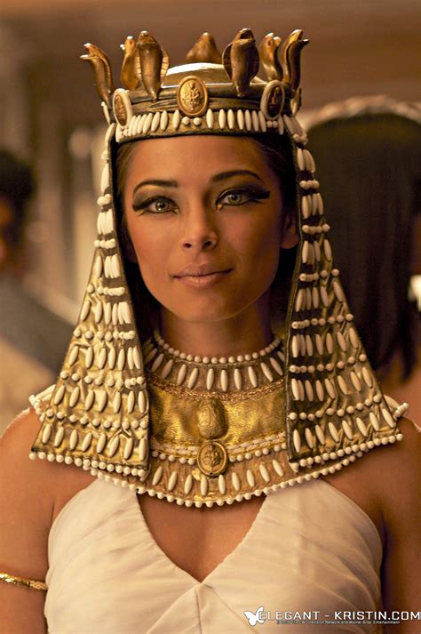 What did Cleopatra wear?