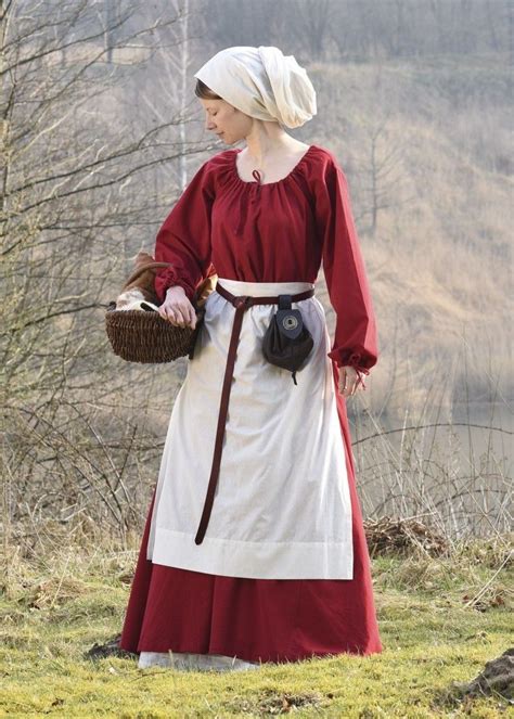 What did medieval peasant girls wear?