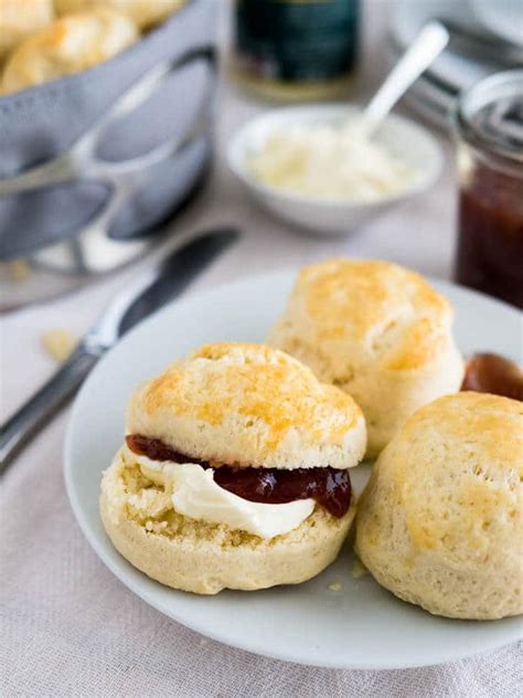 What do British scones taste like?