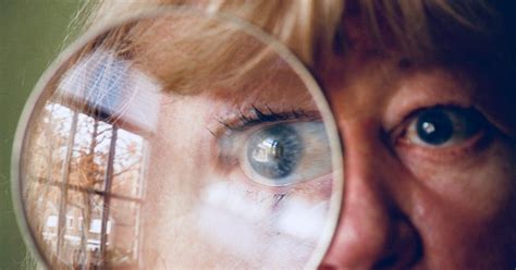 What do dementia eyes look like?
