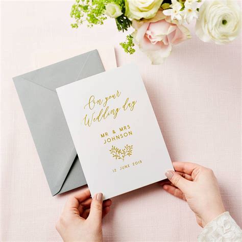 What do you write in a wedding card?