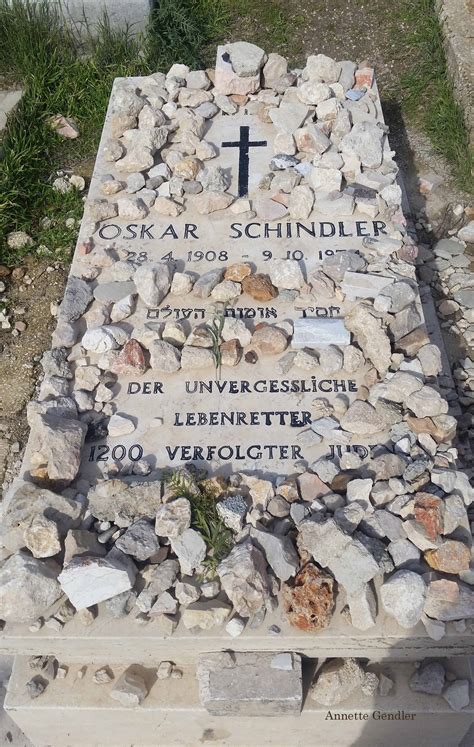 What does Oskar Schindler's grave say?