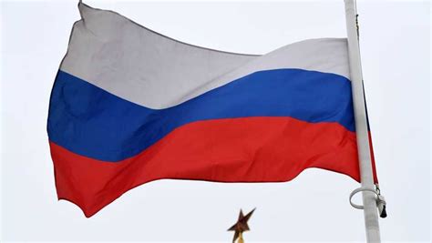 What does Russia's flag look like?